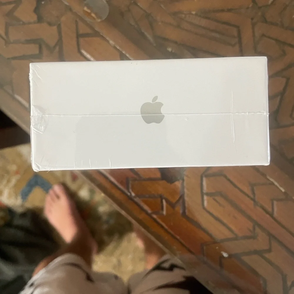 Apple Wireless Earbuds in White